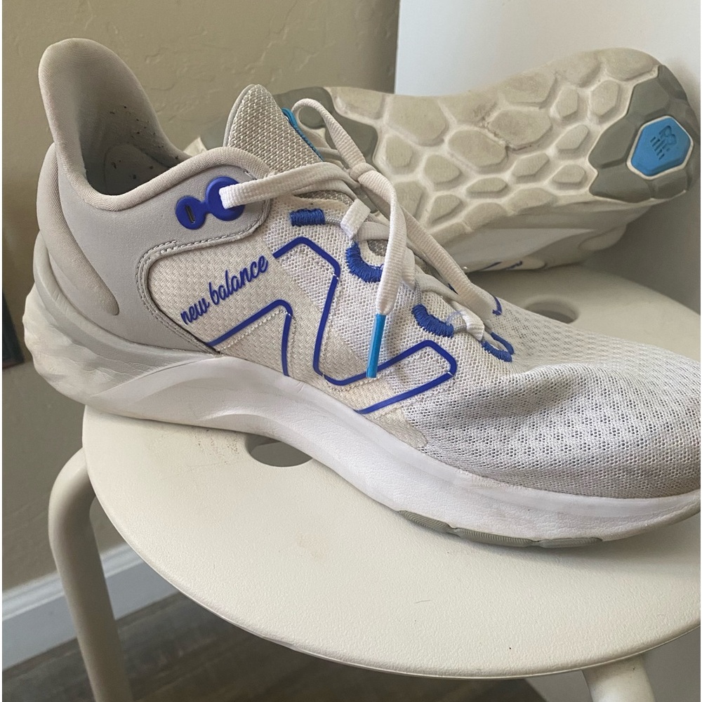 New Balance Fresh Foam Roav shoes Size 10